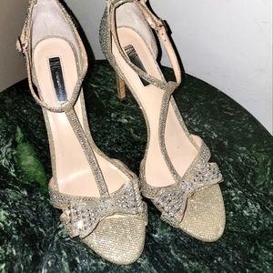 International Concepts bow heels